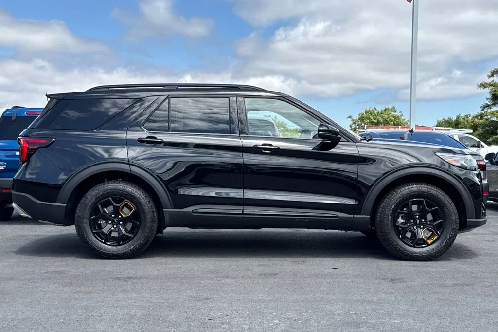 New 2026 Black Metallic Ford Tremor® image 3