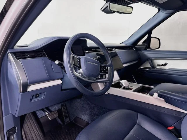 Certified Used 2025 White Land Rover SV image 9