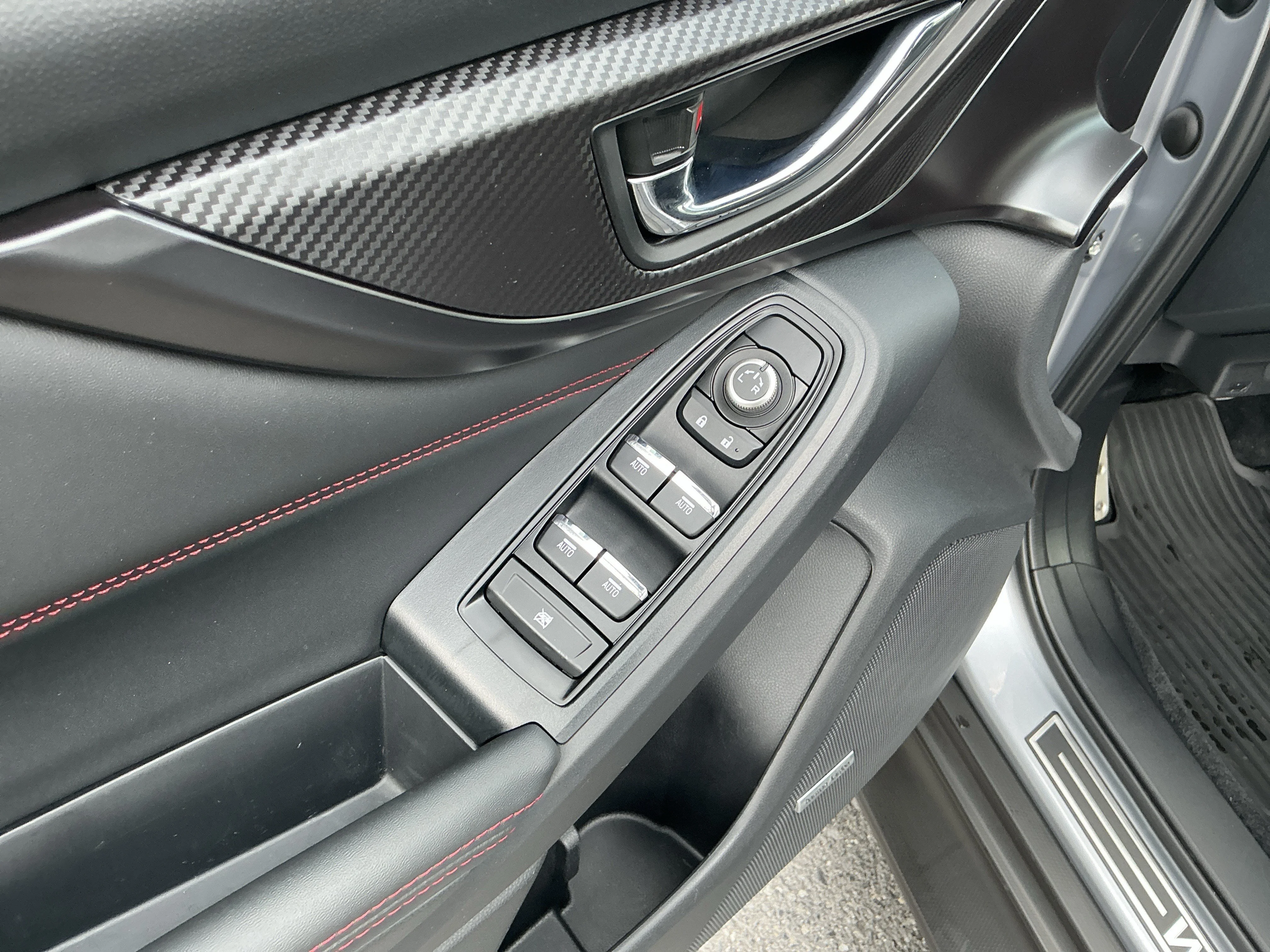 Used 2024 Ice Silver Metallic Subaru Limited image 25