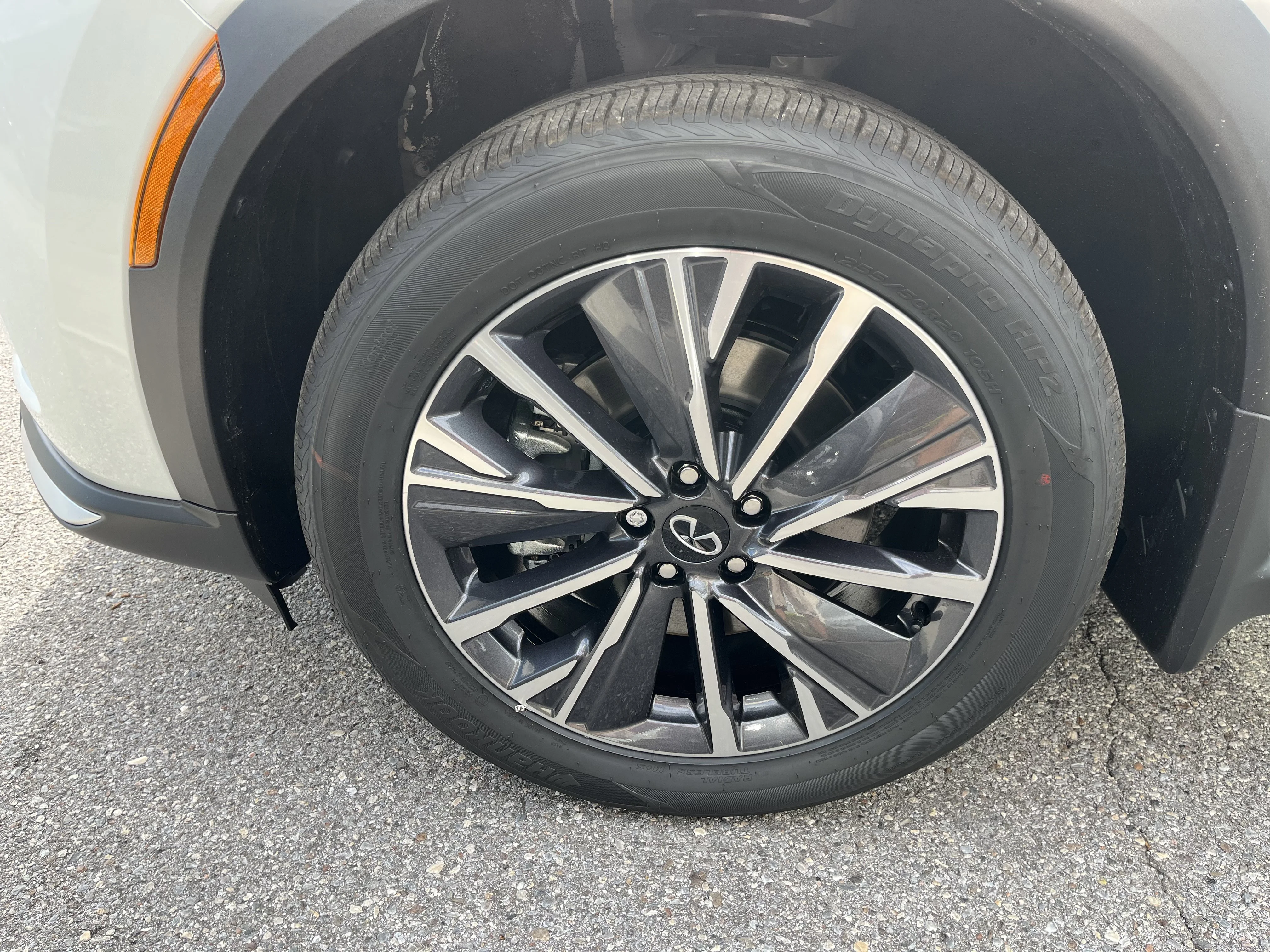 New 2027 Radiant White INFINITI LUXE image 10