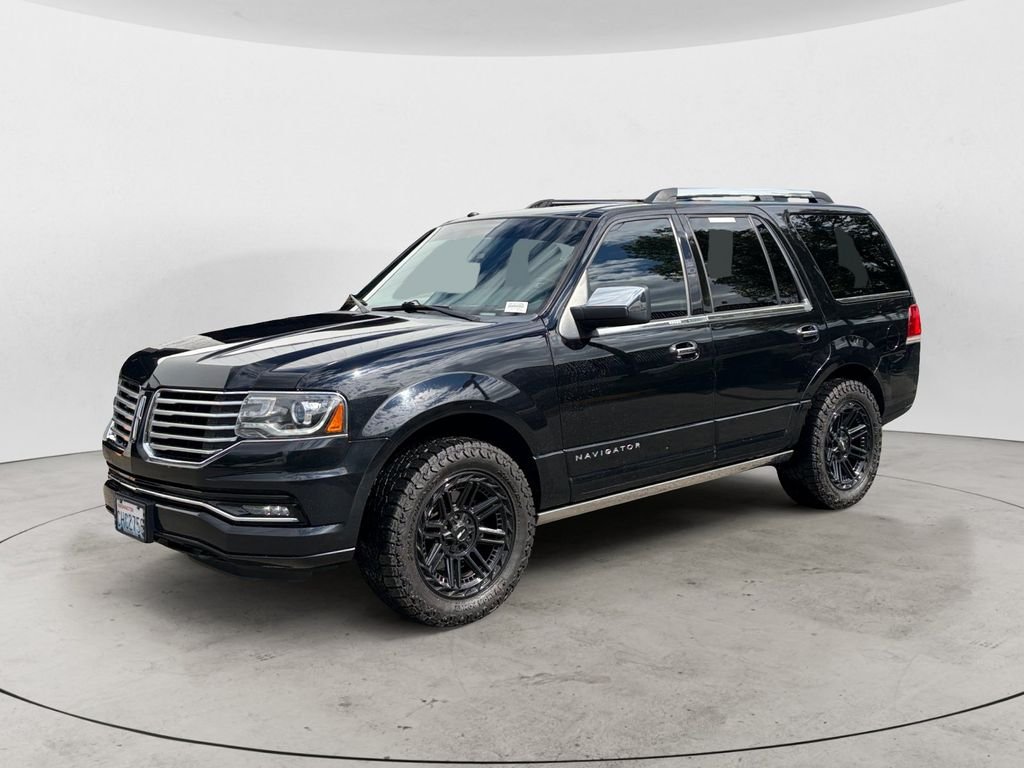 Used 2017 Black Lincoln Reserve image 1