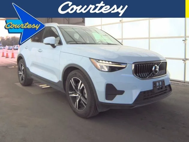 2025 Volvo XC40's photo
