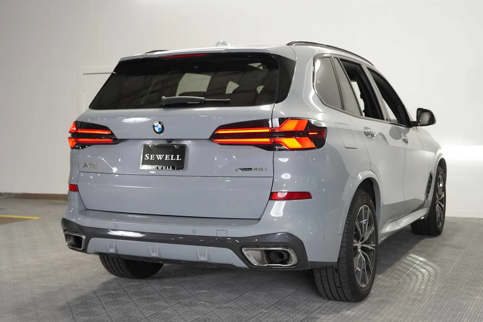 Used 2026 Brooklyn Grey Metallic BMW xDrive40i image 4