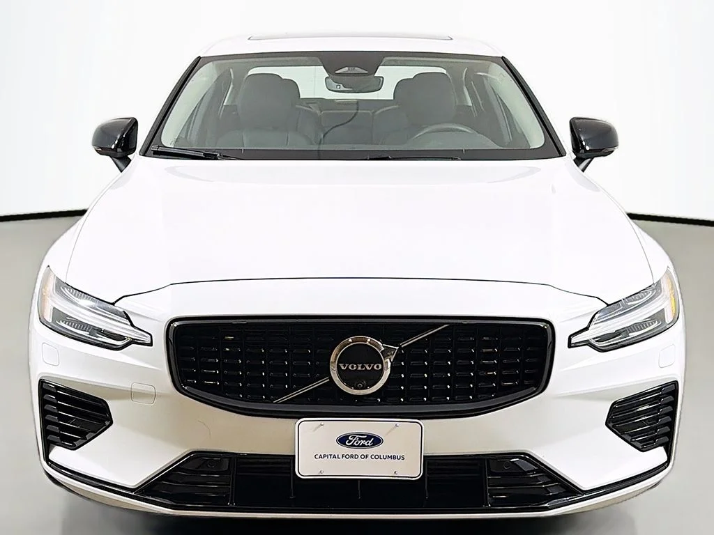 Used 2024 Crystal White Metallic Volvo T8 Plus Dark Theme image 15