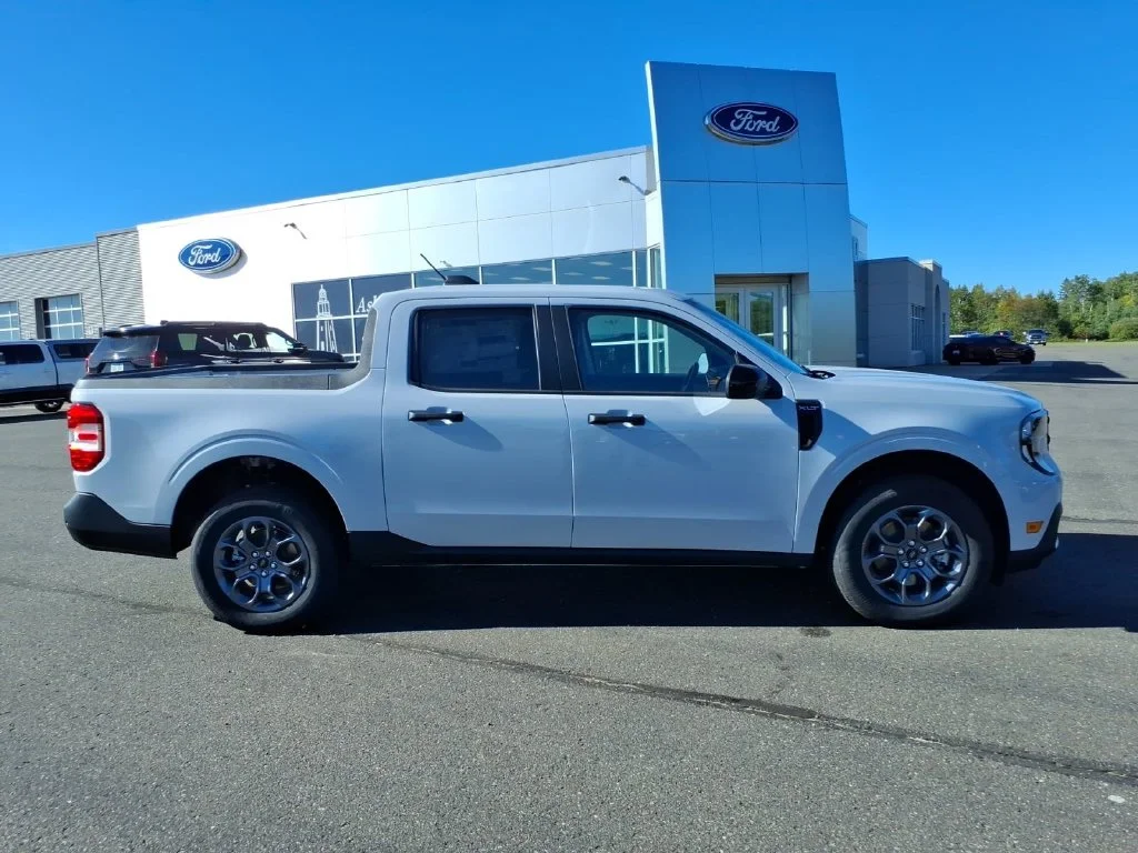 New 2026 Space White Metallic Ford XLT image 8