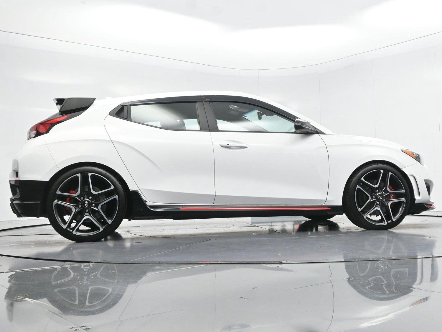 Used 2022 Lunar White Hyundai Base image 48