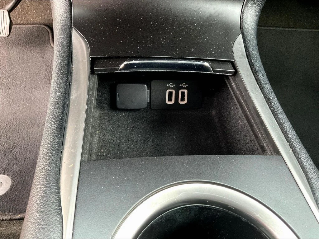 Used 2019 Burgundy Lincoln Reserve image 16