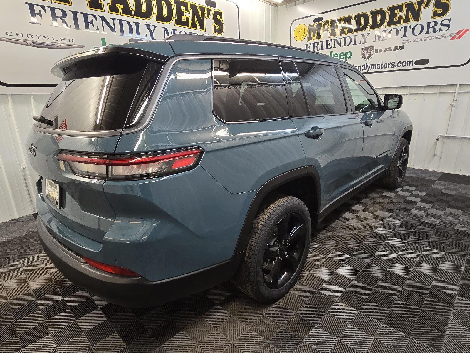 New 2026 Steel Blue Exterior Paint Jeep Limited image 4