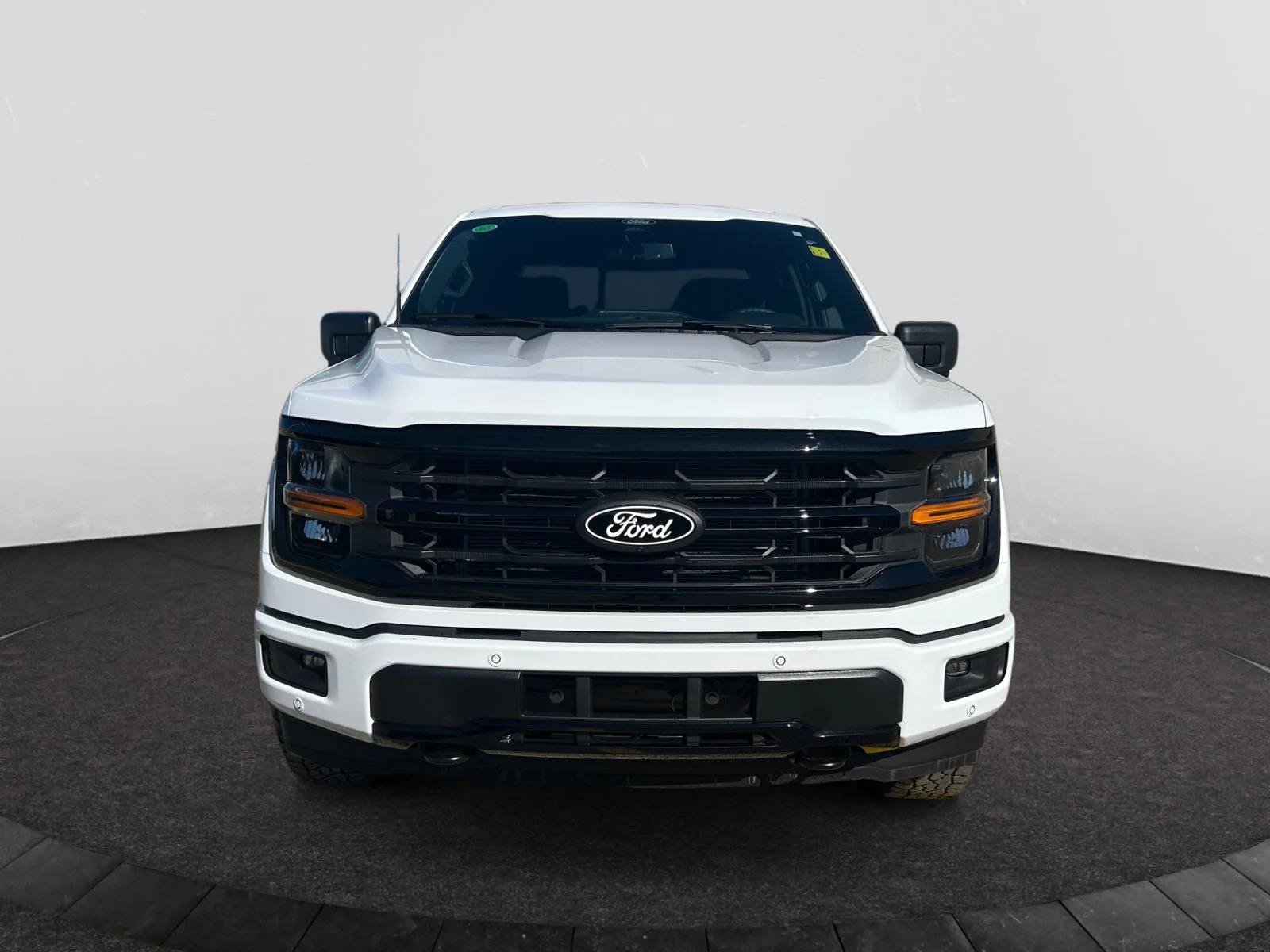 New 2026 Oxford White Ford XLT image 8