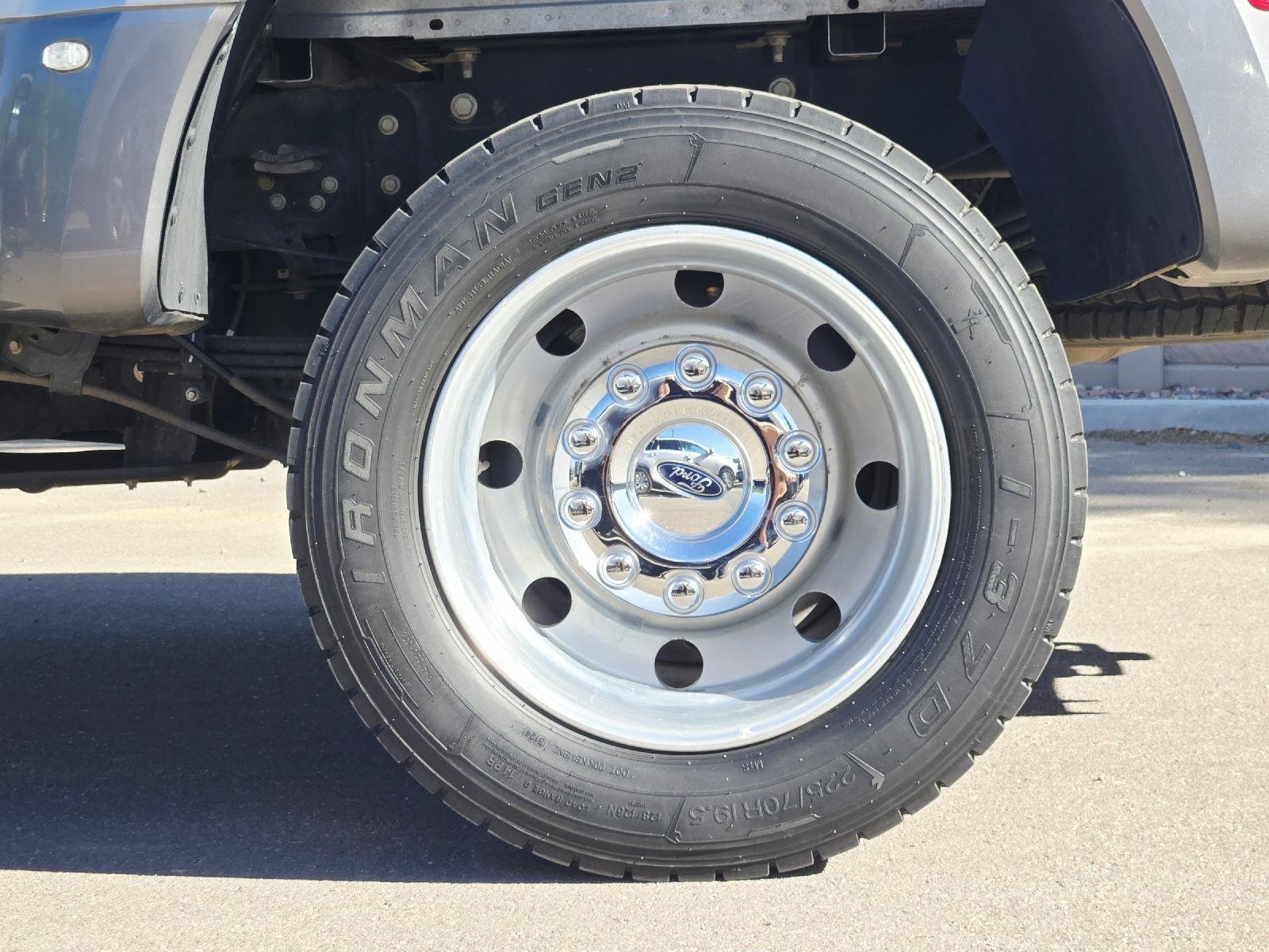 Used 2022 Iconic Silver/Carbonized Gray Ford Lariat image 9