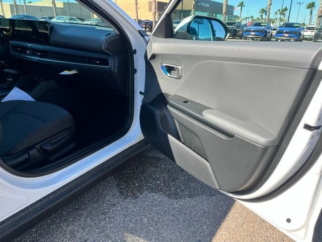 New 2026 White Kia LXS image 21