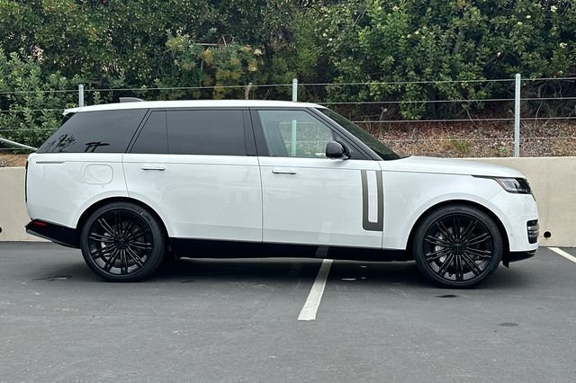 New 2026 Ostuni Pearl White Land Rover SE image 6