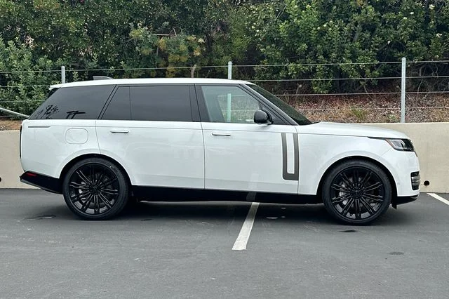 2026 Land Rover Range Rover SE - Photo 6
