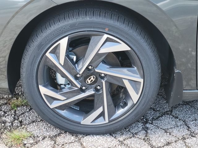 2025 Hyundai Elantra Limited - Photo 49