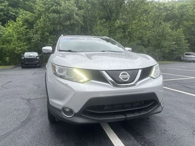 Used 2018 Silver Nissan SL image 12