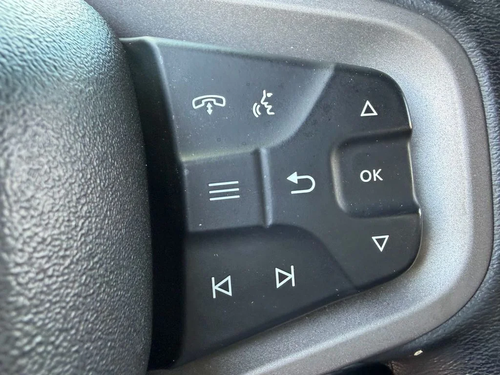 Used 2024 Oxford White Ford Badlands image 27