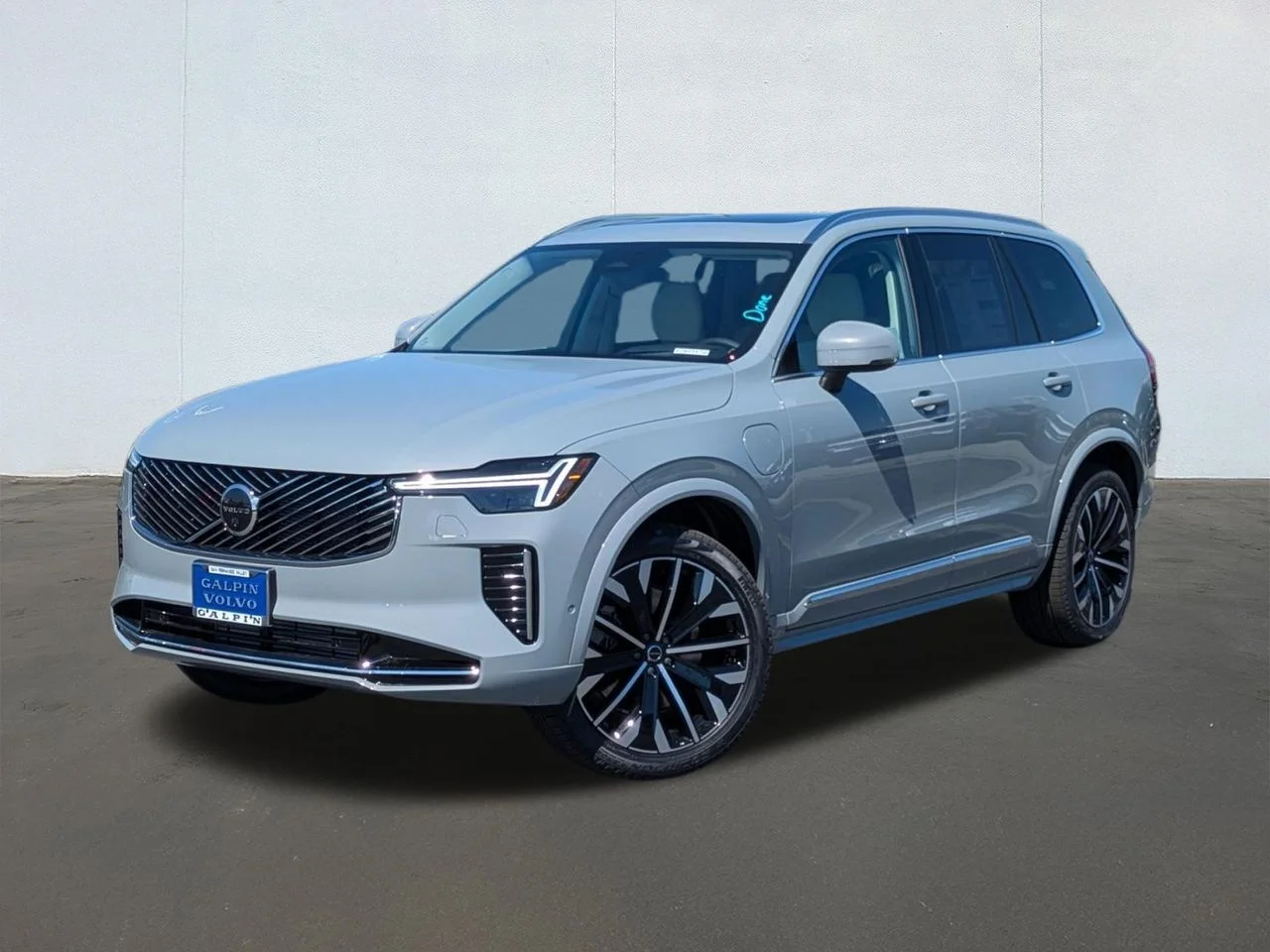 2026 Volvo XC90 T8 Recharge Ultra Bright 4WD's photo