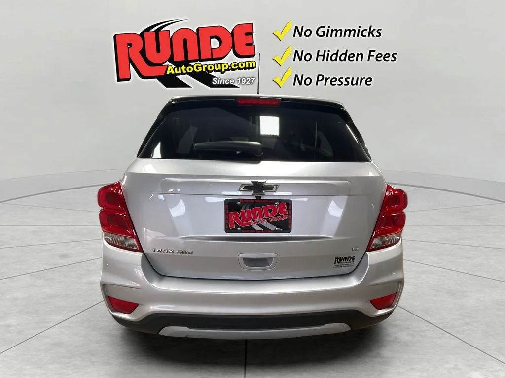 Used 2020 Silver Ice Metallic Chevrolet LT image 5