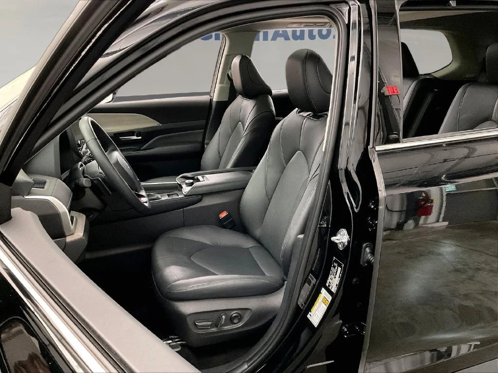 Certified Used 2025 Black Toyota Platinum image 29