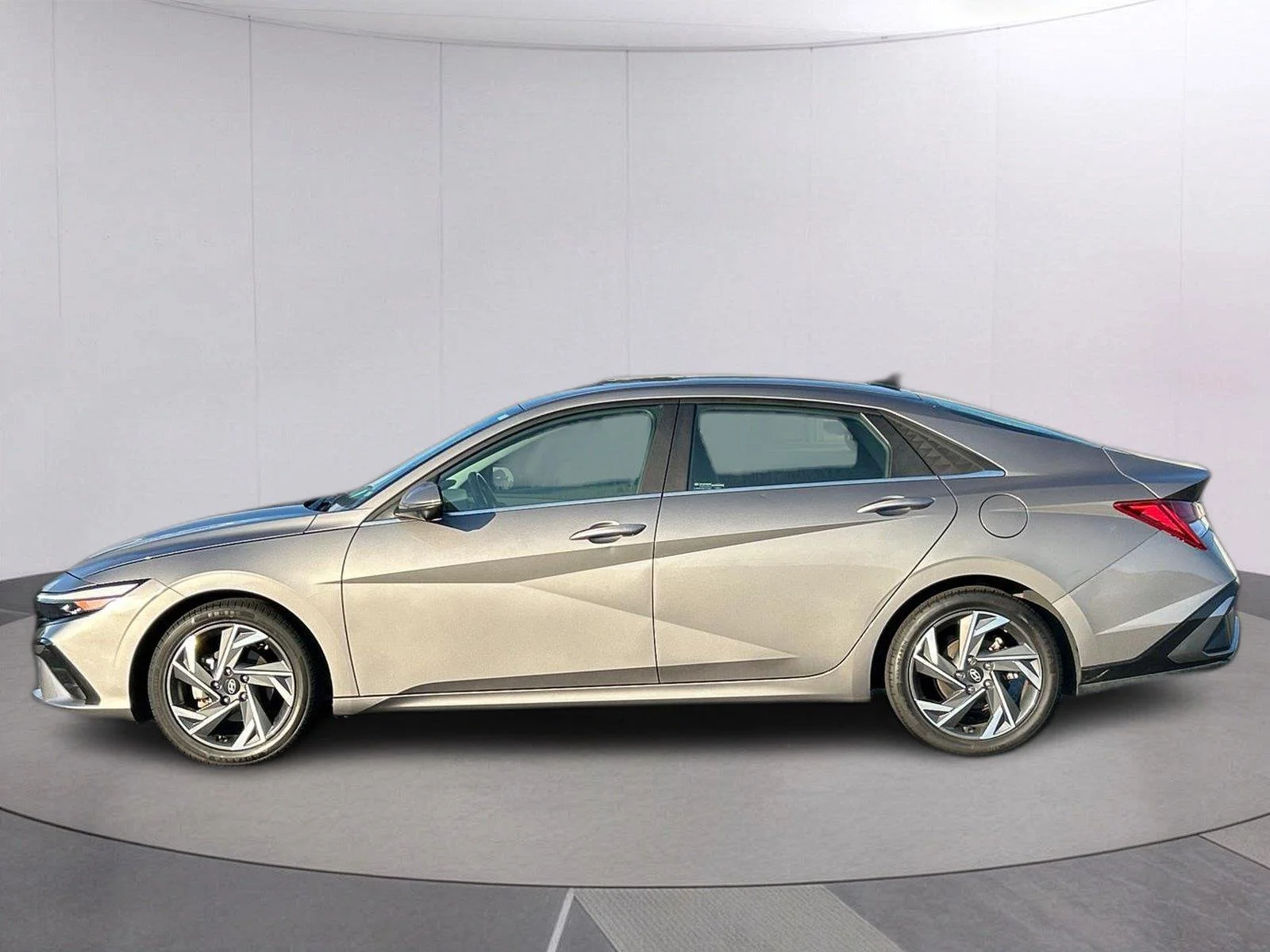 Used 2024 Fluid Metal Hyundai Limited image 2