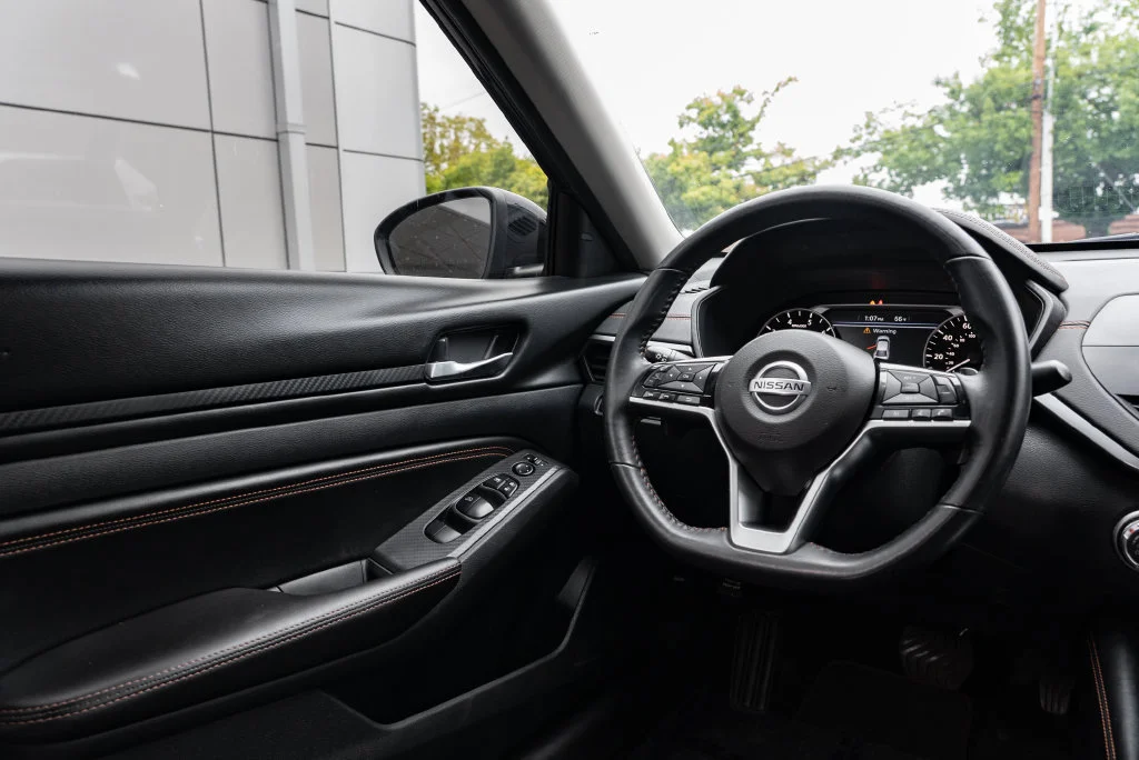 Used 2020 Black Nissan 2.5 SR image 11