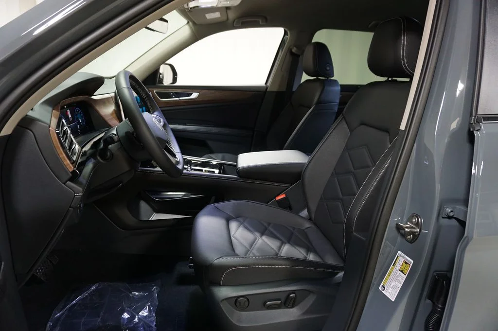 New 2026 Gray Volkswagen 2.0T SE w/Technology image 10