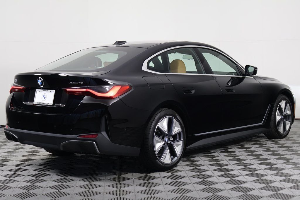 New 2026 Jet Black BMW xDrive40 image 2