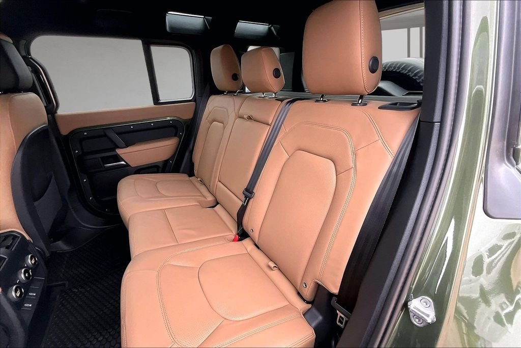 New 2026 Woolstone Green Metallic Land Rover X-Dynamic SE image 10