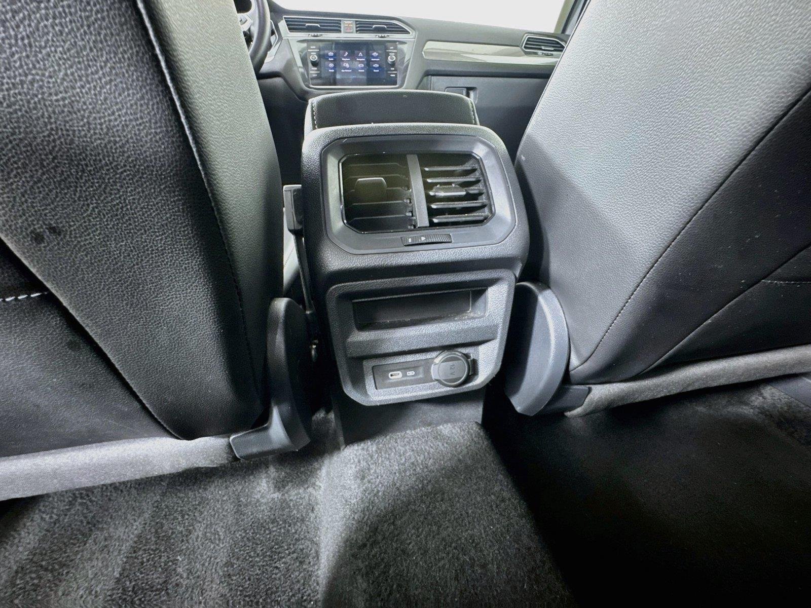 Used 2024 Pyrite Silver Metallic Volkswagen SE image 30