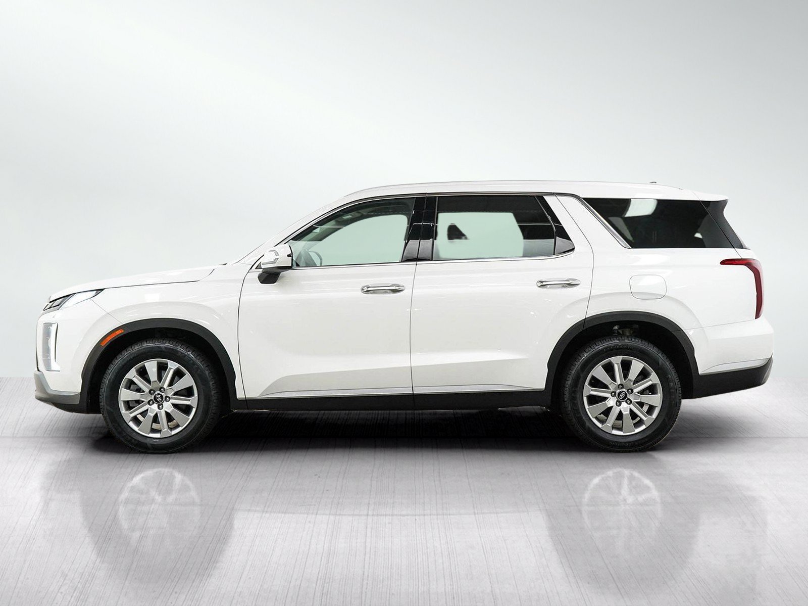 Used 2025 Hyundai Palisade SEL with VIN KM8R2DGE1SU838698 for sale in Minneapolis, Minnesota