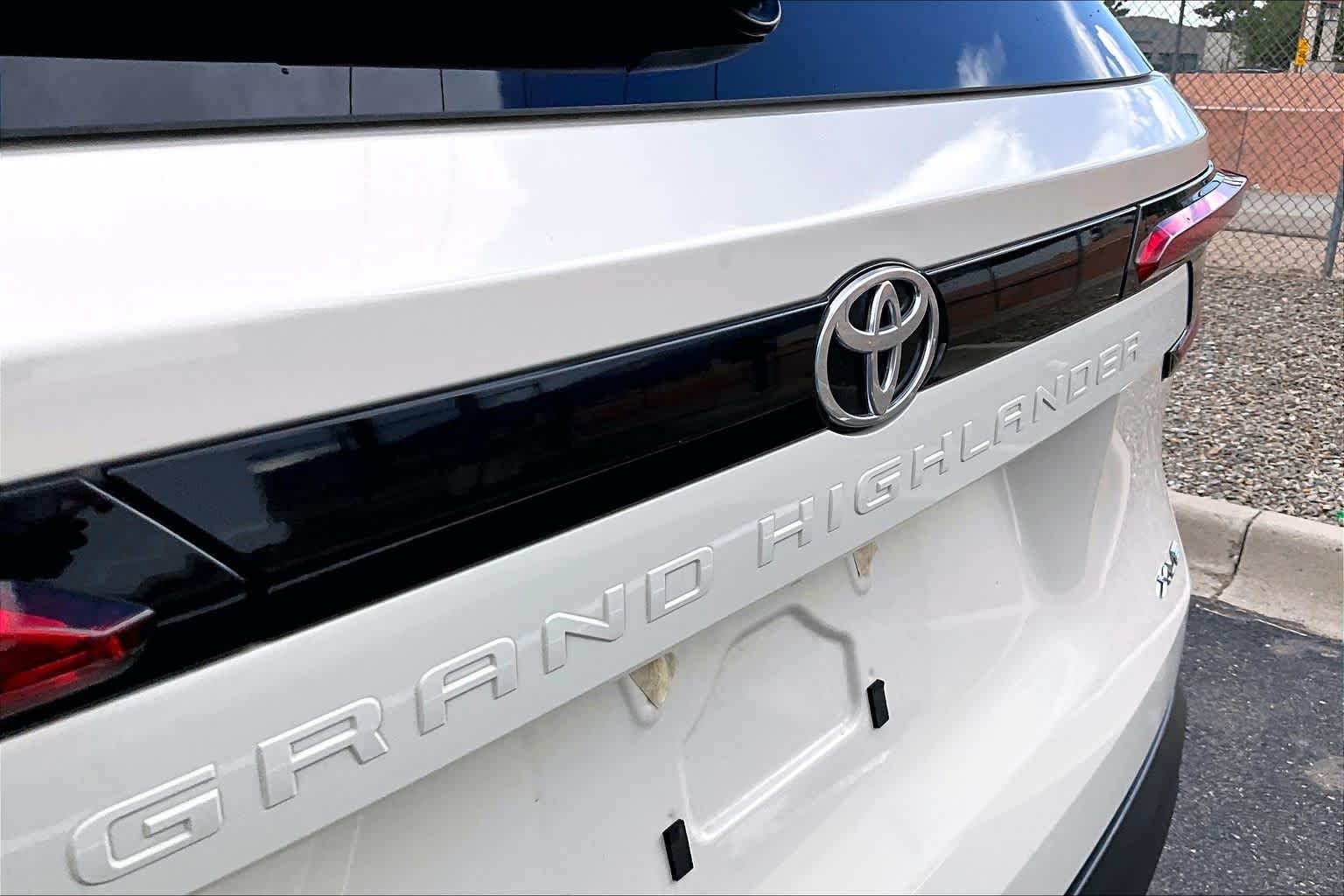 Used 2024 Coastal Cream Toyota XLE image 28
