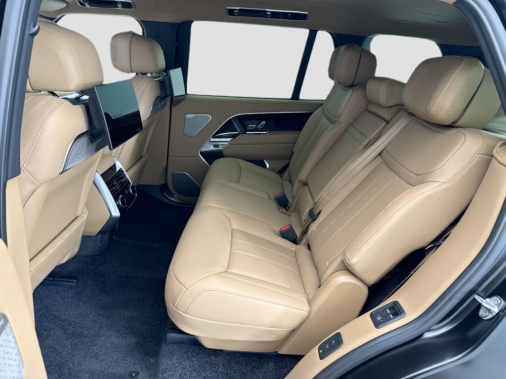 New 2026 Obsidian Black SV Bespoke Ultra Metallic Satin Land Rover Autobiography image 20