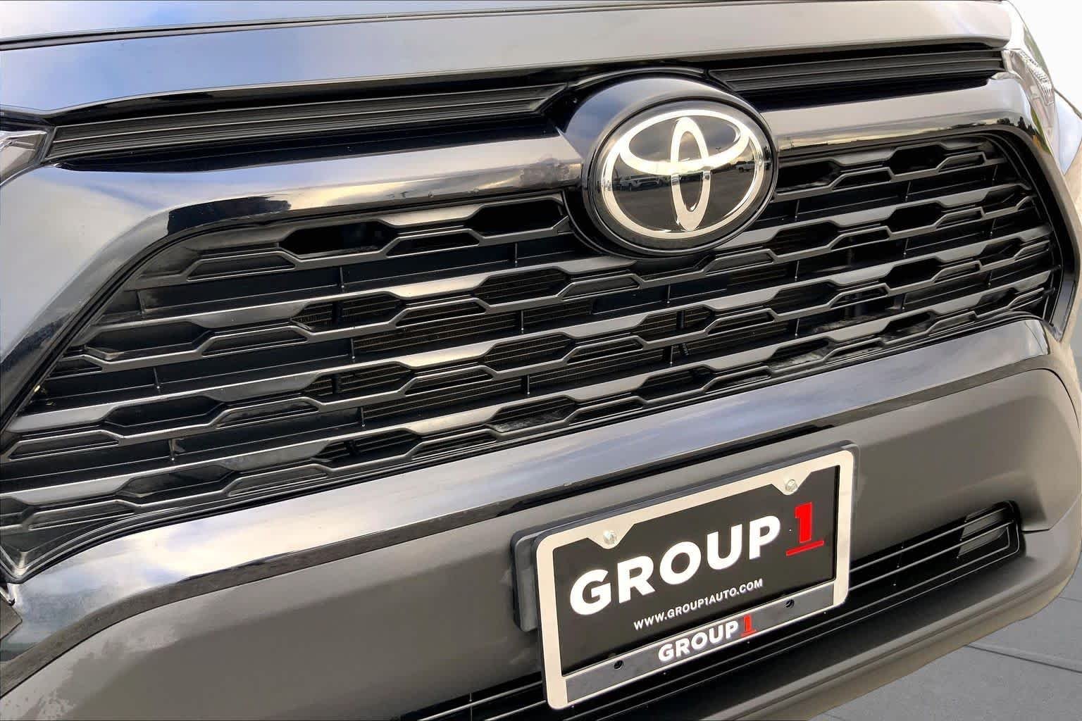 Used 2025 Midnight Black Metallic Toyota LE image 29