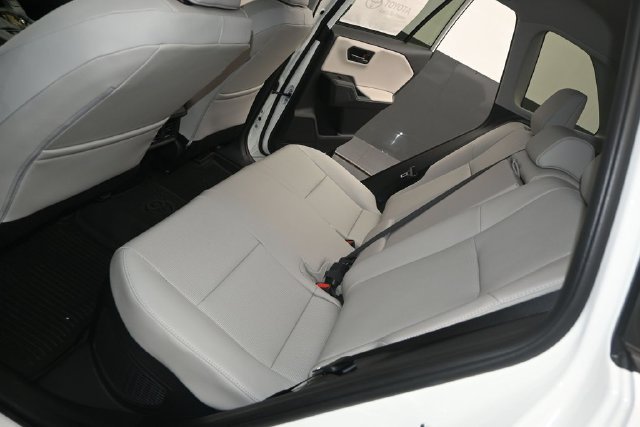 New 2026 Ice Cap Toyota XLE Premium image 12
