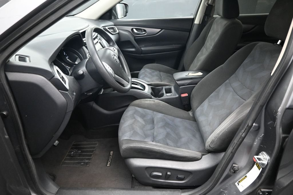 Used 2015 Gray Nissan SV image 16