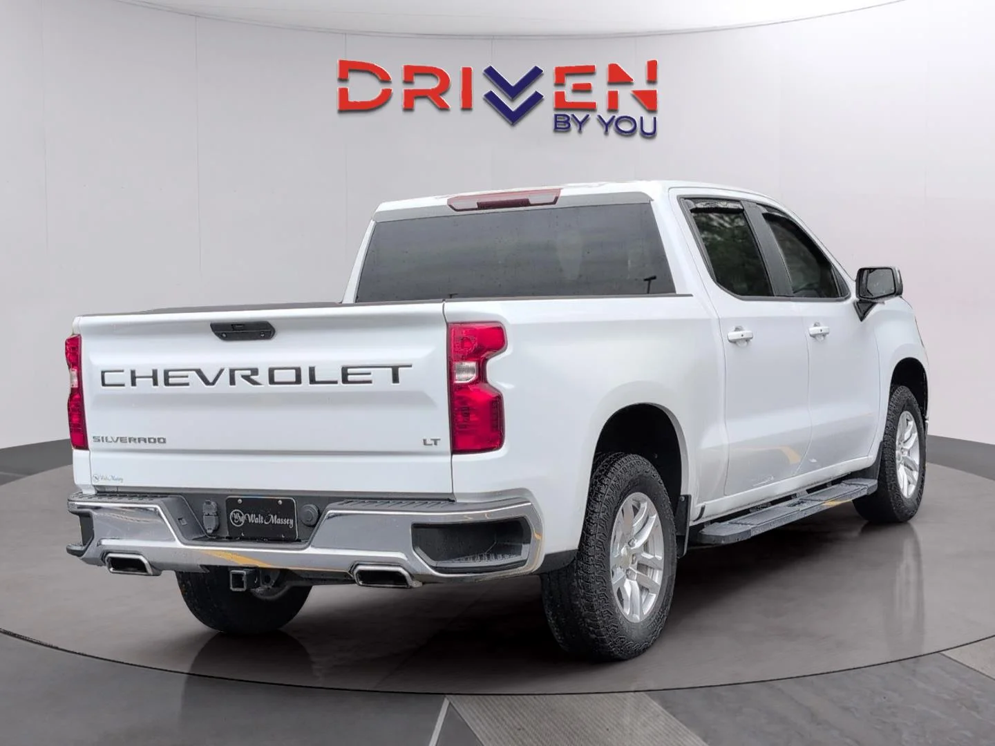 Used 2019 SUMMIT WHITE Chevrolet LT image 5