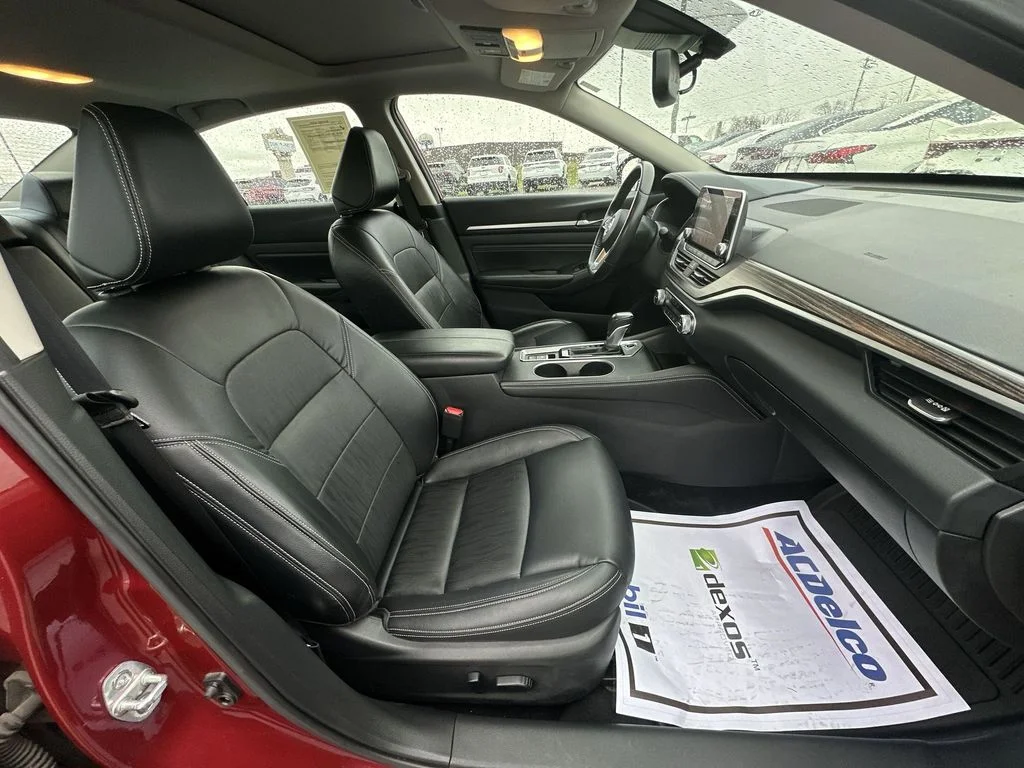 Used 2019 Red Nissan 2.5 Platinum image 24
