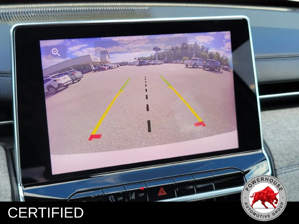 Used 2024 White Jeep Latitude image 25
