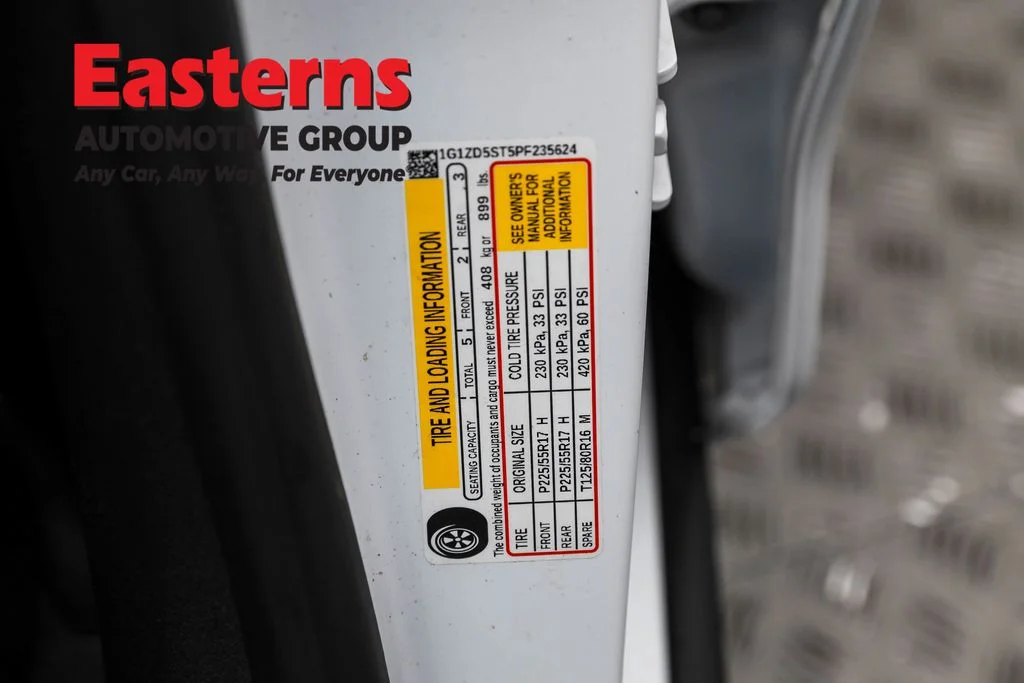 Used 2023 White Chevrolet LT image 33