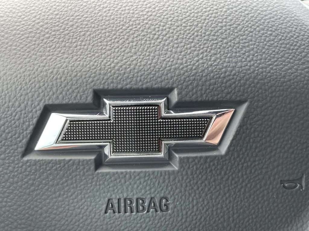 New 2026 Polar White Tricoat Chevrolet Z71 image 32