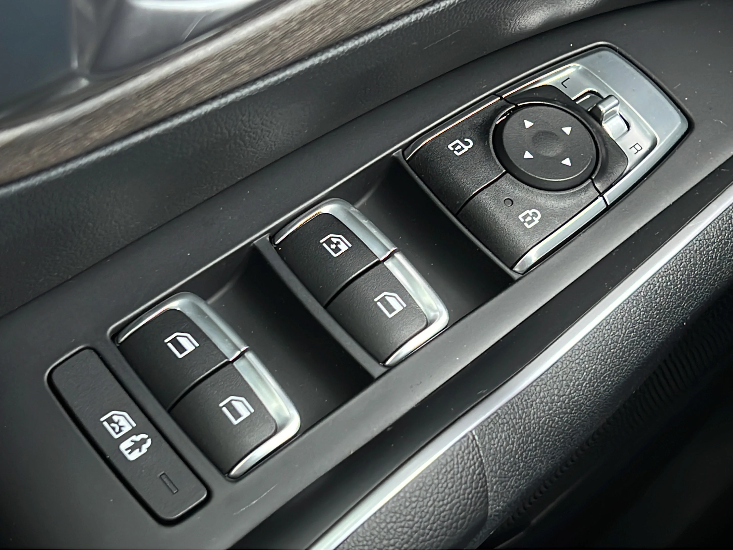 Used 2023 Glacial White Pearl Kia EX image 24