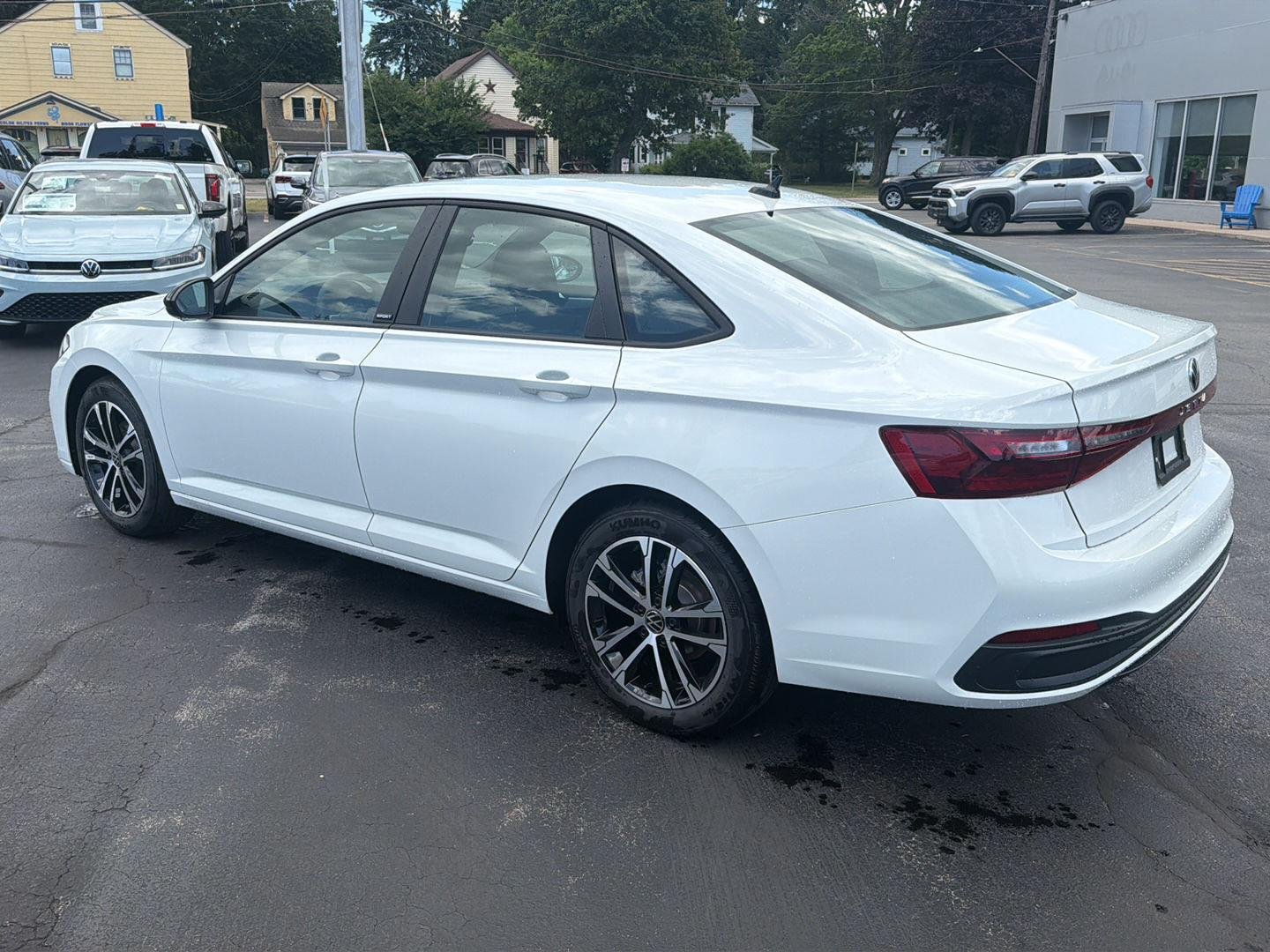 New 2026 Pure White Volkswagen 1.5T Sport image 2