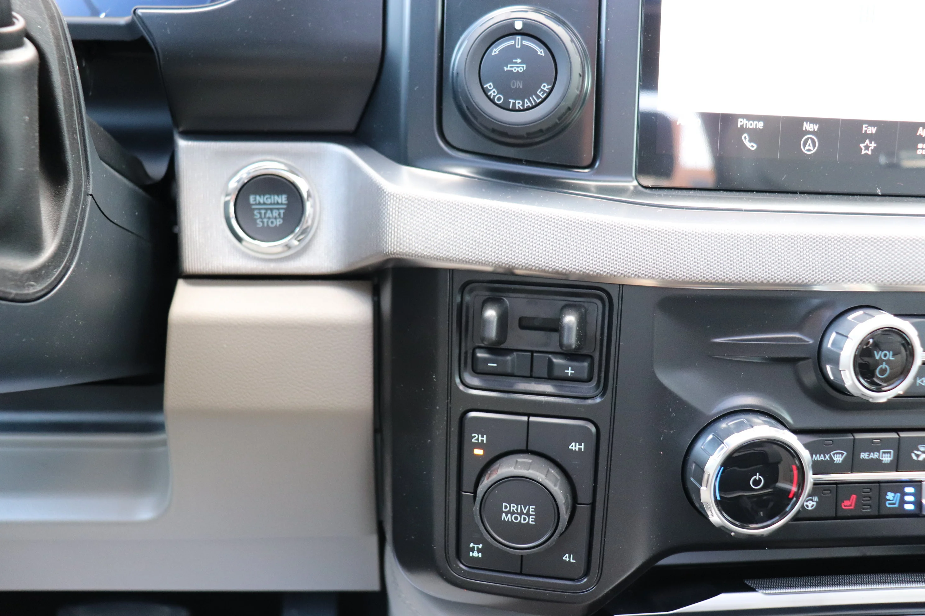 New 2026 AVALANCHE Ford Platinum image 14