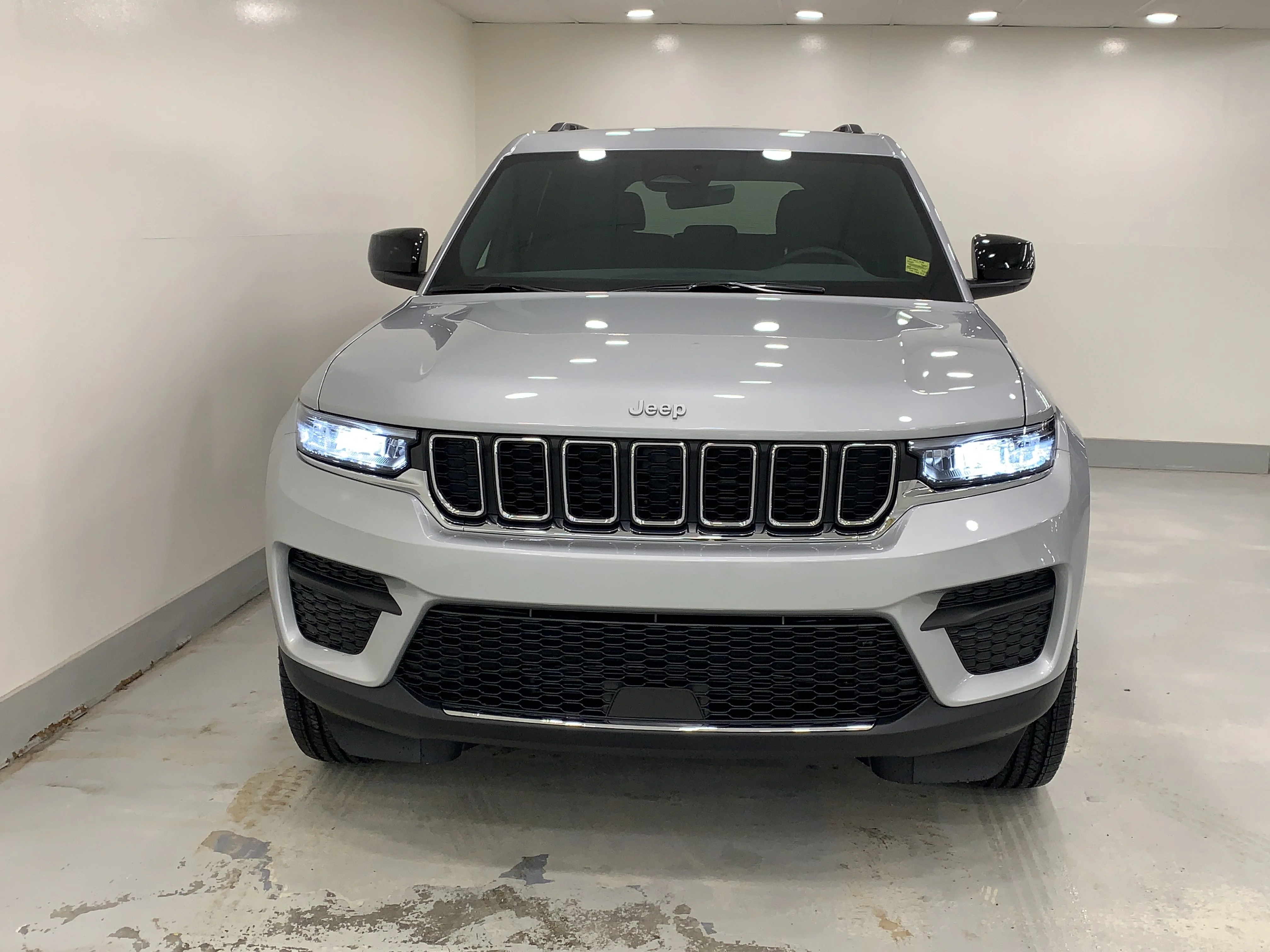 New 2025 Silver Zynith Jeep Laredo image 4