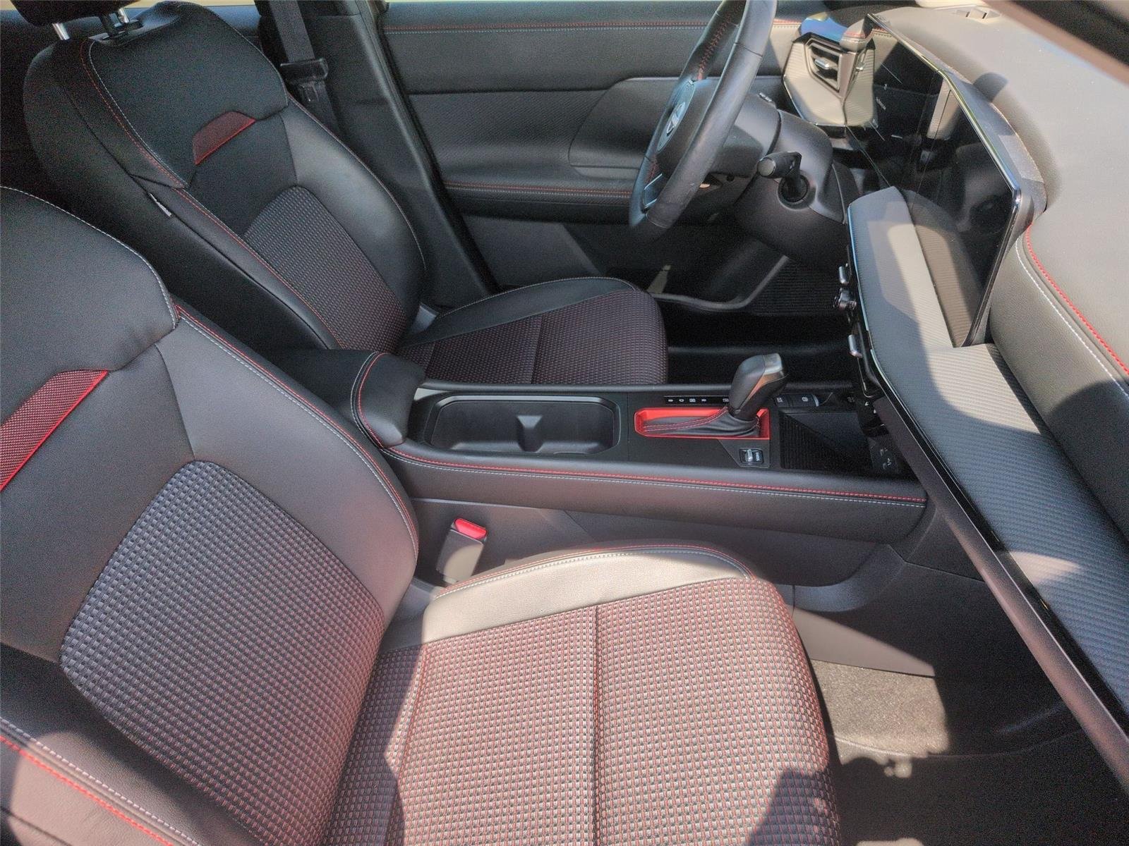 Used 2025 Canyon Bronze Metallic Nissan SR image 38