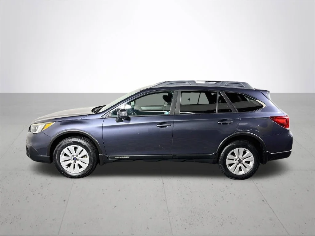 Used 2017 Gray Subaru 2.5i Premium image 9