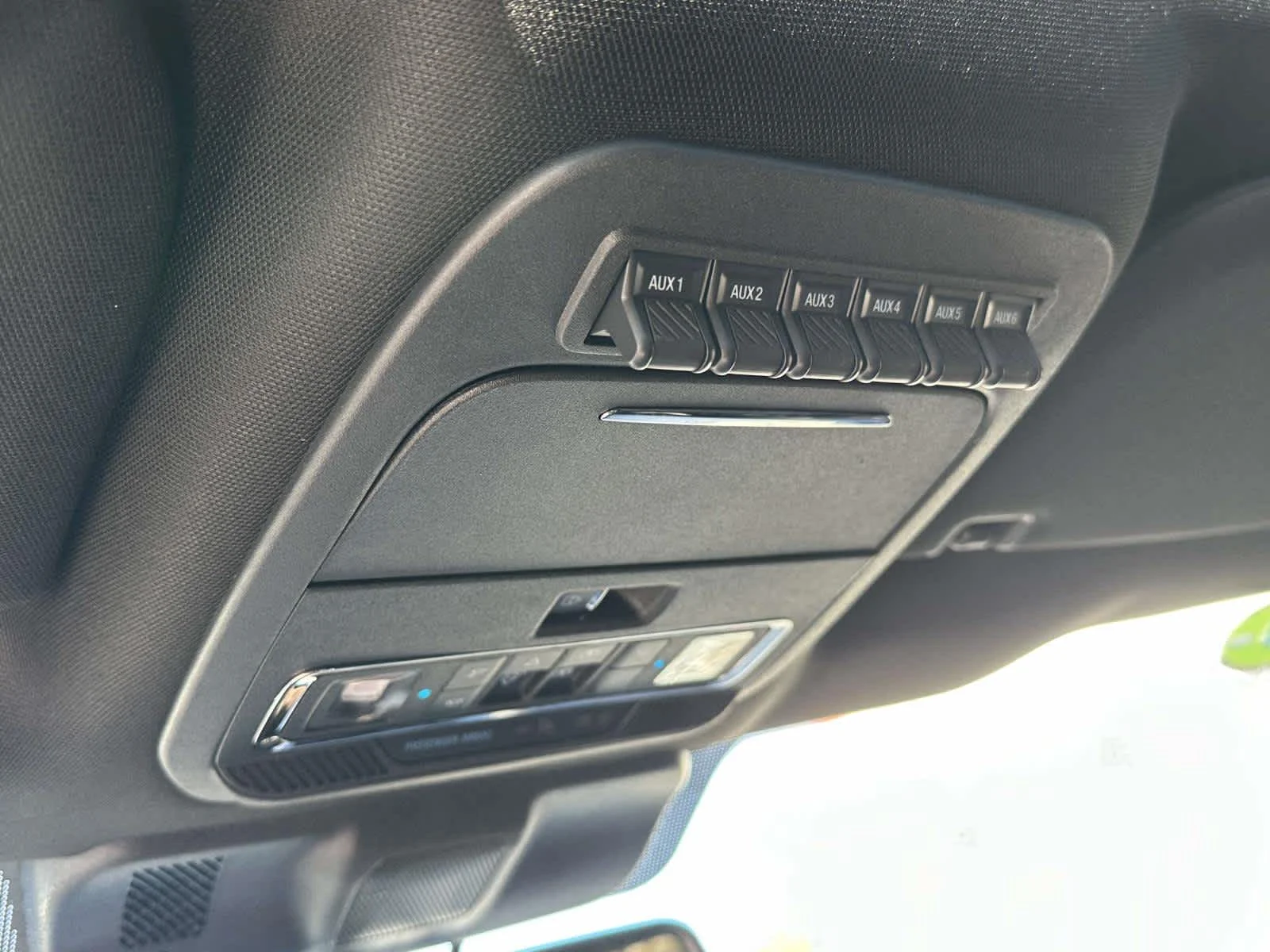 Used 2025 Oxford White Clearcoat Ford Raptor image 40