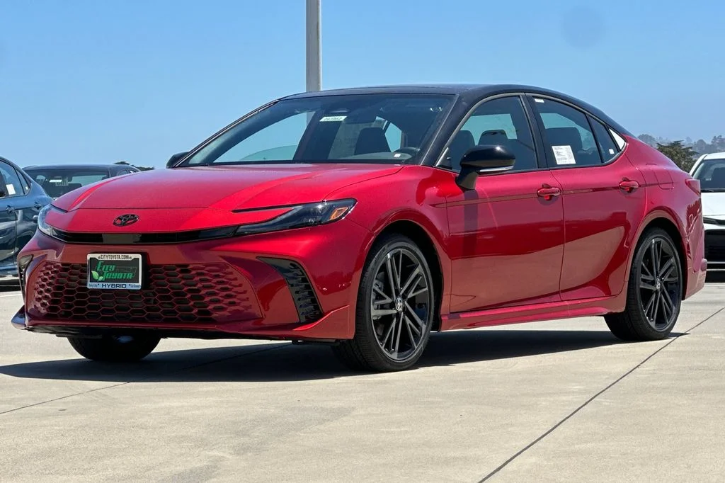 New 2026 Supersonic Red with Midnight Black Metallic roof <sup>1</sup> Toyota  XSE image 8