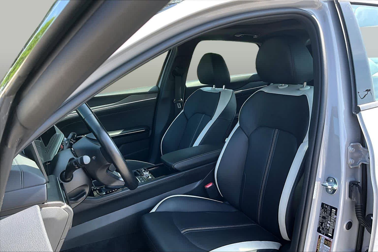 Used 2025 Wolf Gray Kia GT-Line image 8