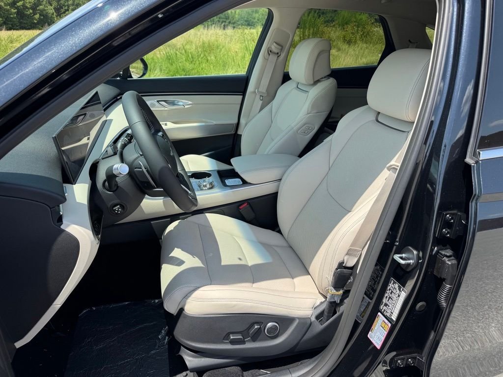 New 2027 Black Genesis 2.5T Select image 14